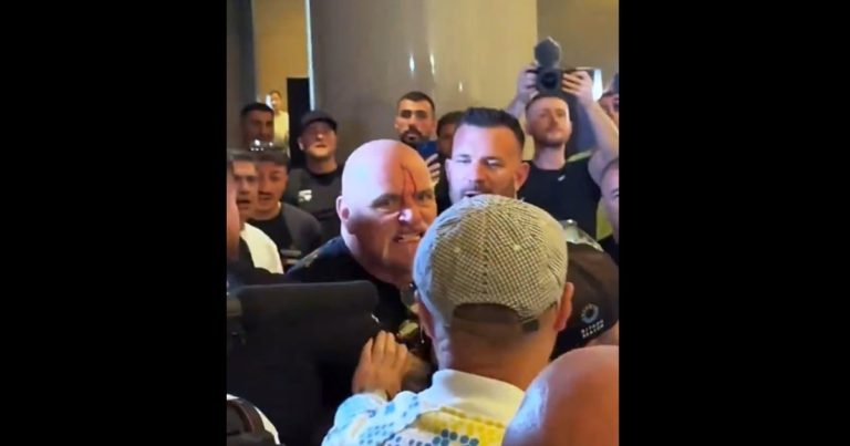 Video: el padre de Tyson Fury le dio un cabezazo a un miembro del equipo de Usyk en la previa de la pelea imagen-34