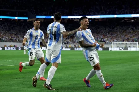 ¡Gracias Dibu! Argentina está en las semifinales de la Copa América imagen-11