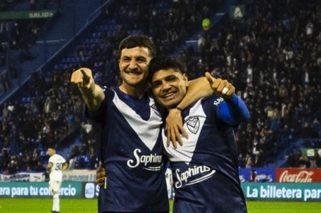 Vélez armó una fiesta de fútbol y goles en Liniers: venció a Talleres 3-0 para confirmar que su subcampeonato no fue casualidad imagen-14