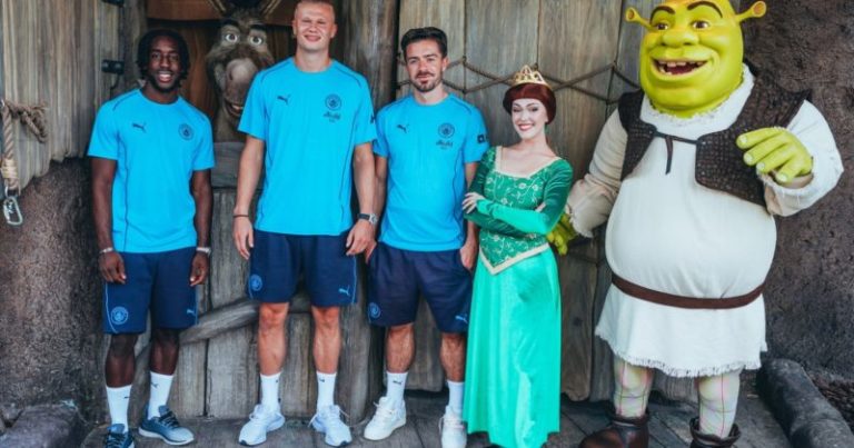 Fotos con Shrek, un picante cruce con el Burro y una húmeda atracción: el divertido paseo Haaland y Grealish por Universal imagen-4