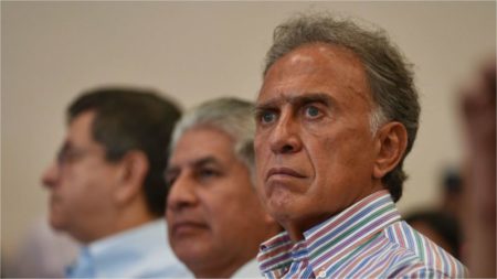 Miguel Ángel Yunes denunció a Cuitláhuac García por presunto daño patrimonial y abuso político imagen-10