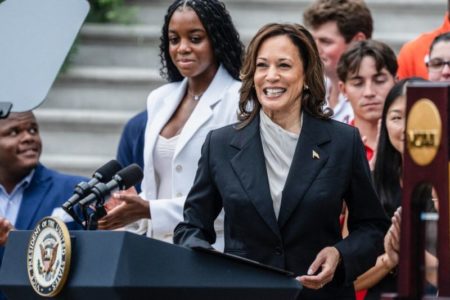 La maquinaria trumpista ahora apunta contra Kamala Harris imagen-15