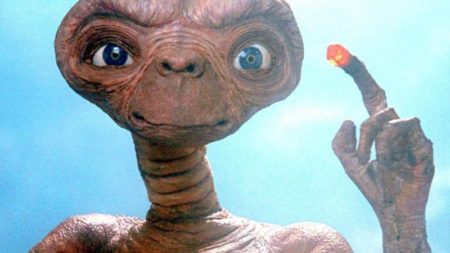 He tardado 40 años en descubrirlo, pero la frase más famosa de 'E.T.' en realidad es un efecto Mandela: no es como todos la recordábamos imagen-13