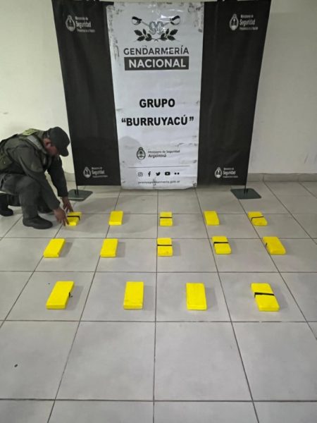 Gendarmería Nacional secuestró 28 kilos de droga en dos operativos de control vial en Tucumán imagen-6