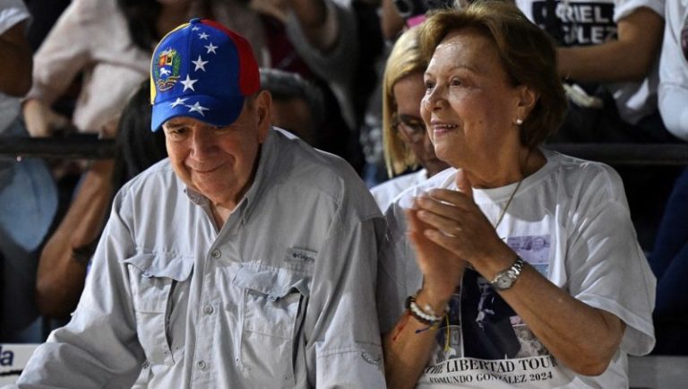 ¿Quién es Mercedes López, la esposa del candidato presidencial opositor Edmundo González Urrutia? imagen-4