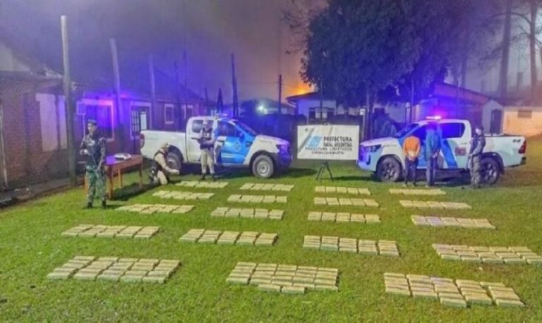 General San Martín: Prefectura secuestró 380 kilos de marihuana que ingresaba desde Paraguay imagen-4