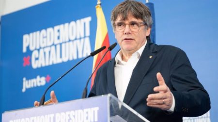 Puigdemont promete volver a España para el debate de investidura e insta a Sánchez a evitar su “detención ilegal” imagen-7