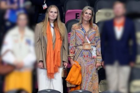 La descontracturada “selfie olímpica” de Máxima Zorreguieta y su hija Amalia en París que causó furor imagen-15