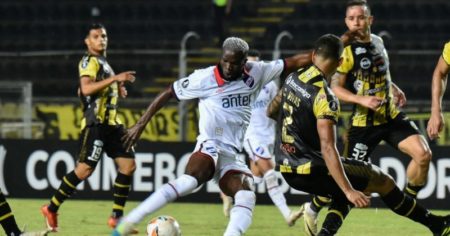 Gimnasia La Plata, cerca de cerrar a un goleador nigeriano que fue campeón del mundo imagen-9