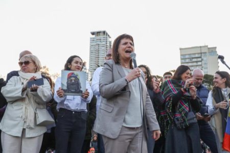 Dos funcionarios de Maduro denunciaron a Bullrich por “invadir” la embajada de Venezuela: la respuesta de la ministra imagen-8