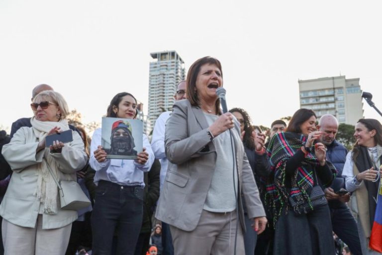 Dos funcionarios de Maduro denunciaron a Bullrich por “invadir” la embajada de Venezuela: la respuesta de la ministra imagen-4