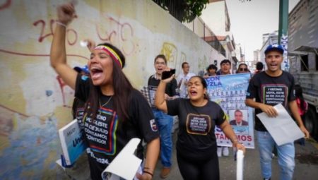 Jóvenes opositores venezolanos se preparan para abandonar el país si Maduro es reelegido imagen-15