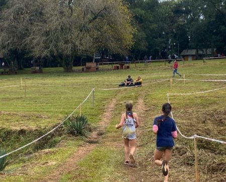 Más de 100 atletas forman parte del campeonato provincial de Cross Country en Salto Berrondo imagen-7