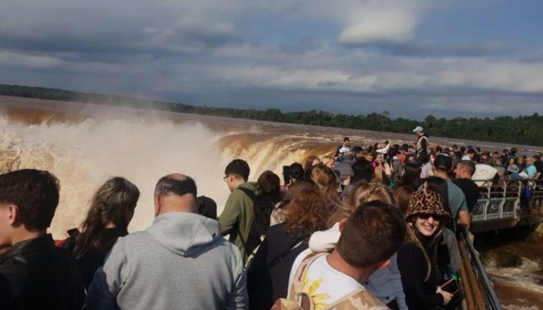 Miles de turistas recorren la provincia y la ocupación hotelera supera el 80% imagen-4