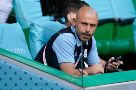 Mascherano habló sobre el escándalo en Argentina-Marruecos y denunció un robo en la previa al debut en los Juegos Olímpicos imagen-8