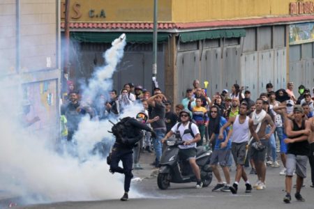 Tensión en Venezuela: miles de personas se rebelan contra el resultado electoral y crecen las protestas en varias ciudades imagen-7