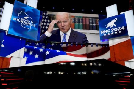 Joe Biden anunció que baja su candidatura a la reelección y apoyó a Kamala Harris imagen-9