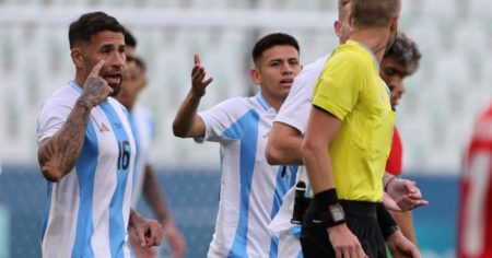 La FIFA rechazó el reclamo de Argentina por el escándalo ante Marruecos en los Juegos Olímpicos imagen-7