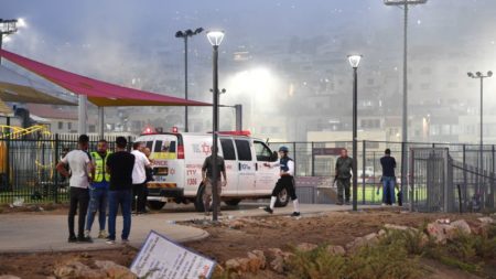 Israel dice que Hezbollah “pagará el precio” tras culparlo por el ataque a un campo de fútbol que mató a 12 niños imagen-10