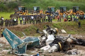 Se estrelló un avión en Nepal fallecieron 18 personas y el piloto sobrevivió imagen-9