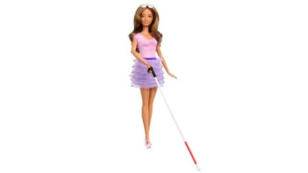 Mattel lanza la primera muñeca Barbie ciega, con funciones táctiles y bastón imagen-10