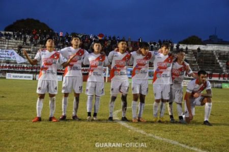 Guaraní avanzó por penales a las semis del Torneo Provincial imagen-11