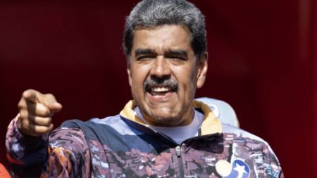 El CNE proclama como ganador a Nicolás Maduro imagen-8