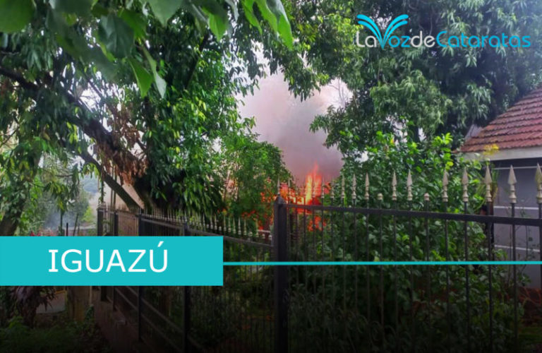 Bomberos Voluntarios de Iguazú combaten dos incendios de viviendas en simultáneos imagen-4