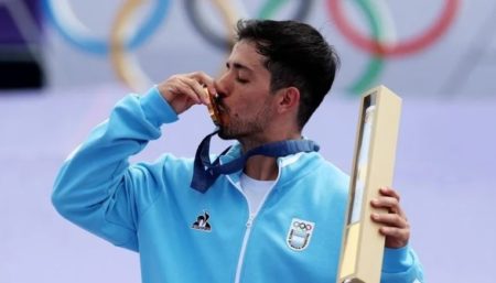 Messi felicitó a Maligno Torres por la medalla de oro imagen-11