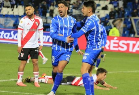 River perdió contra Godoy Cruz y se aleja de la pelea por la Liga Profesional imagen-13