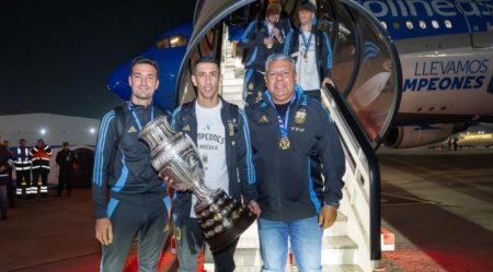 Fiesta completa: Una multitud de hinchas recibió a la Selección Argentina imagen-13