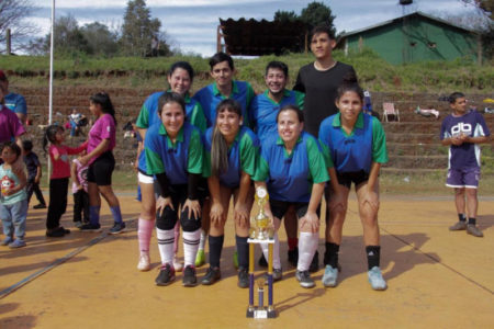 Villa Blanquita festejó en el torneo Futsal Mixto - OberaInside.com.ar imagen-10