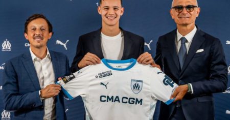 Valentín Carboni fue presentado oficialmente en su nuevo club imagen-13