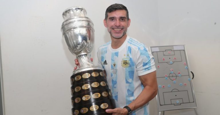 Roberto Ayala, con Olé: "Estamos intentando que estos jugadores no se cansen de ganar" imagen-4