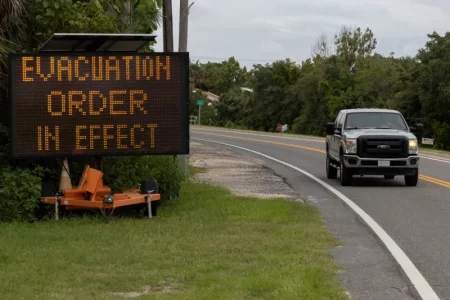 El huracán Debby toca tierra en Florida imagen-13