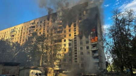 Ataque ruso mata a un menor en un parque infantil de Járkiv, según autoridades ucranianas imagen-13