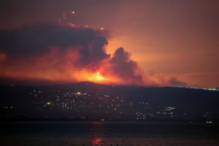 El momento en que las Fuerzas de Defensa de Israel destruyen los lanzacohetes de Hezbollah que amenazaban el centro del país imagen-4