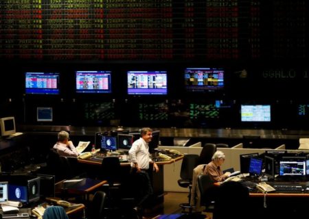 Las acciones argentinas cayeron hasta 13% en Wall Street y el riesgo país superó los 1.600 puntos por arrastre de los mercados globales imagen-6