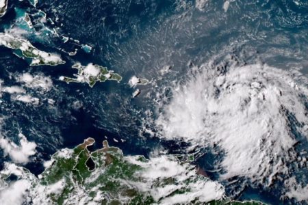 La tormenta tropical Ernesto castiga al nordeste del mar Caribe y pone rumbo a Puerto Rico imagen-6