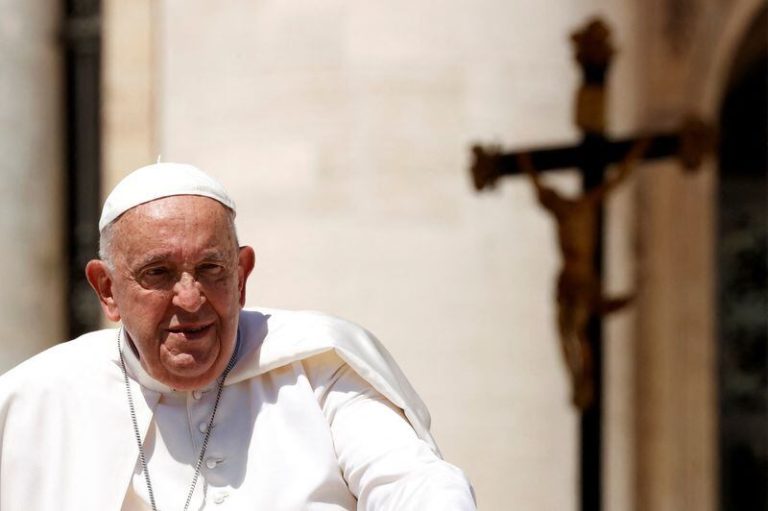 El papa Francisco recibirá por primera vez a la conducción de la CGT en septiembre imagen-3