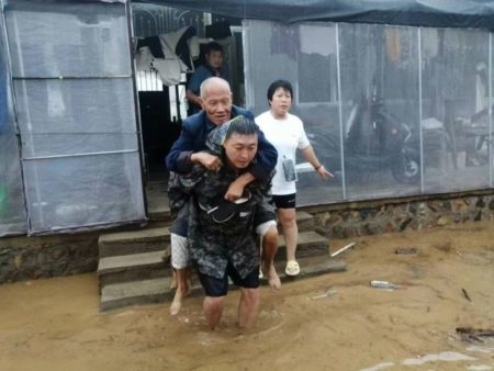 Al menos once muertos y 14 desaparecidos en inundaciones en el noroeste de China imagen-9