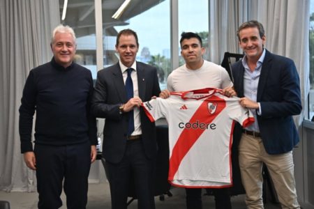 River presentó oficialmente al “Huevo” Acuña como refuerzo: “Bienvenido, campeón del mundo” imagen-16