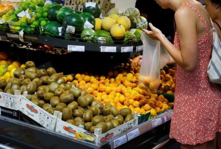 Detenida una cajera de un supermercado en Francia por dejar pasar productos con valor de 2.036 euros por los que solo se pagó 82 euros imagen-6