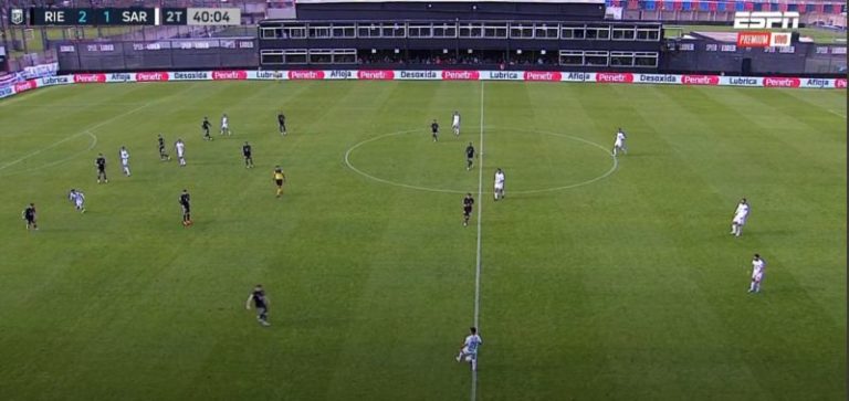 Riestra vs. Sarmiento: la insólita situación por la que el equipo local llegó a tener 12 jugadores imagen-4