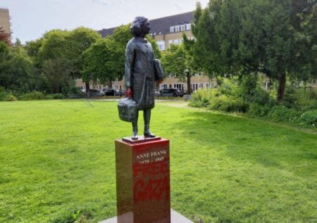 Vandalizan una estatua de Ana Frank en Holanda con inscripciones propalestina imagen-9