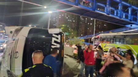 Bus se vuelca en Bello, Antioquia: 6 personas heridas en grave accidente de tránsito imagen-6