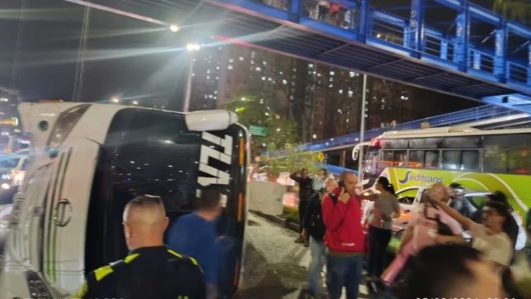 Bus se vuelca en Bello, Antioquia: 6 personas heridas en grave accidente de tránsito imagen-4