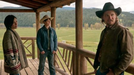 No está claro cómo 'Yellowstone' abordará la ausencia de Kevin Costner, pero es el gran ausente de las imágenes de la recta final imagen-12