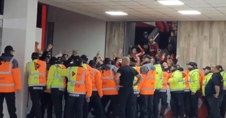 Clima caliente en Independiente: bronca contra la dirigencia y tensión en el hall del estadio imagen-16