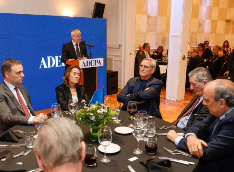 Cena de Adepa: Etchevers destacó el papel de la prensa ante funcionarios del gobierno y políticos opositores imagen-4